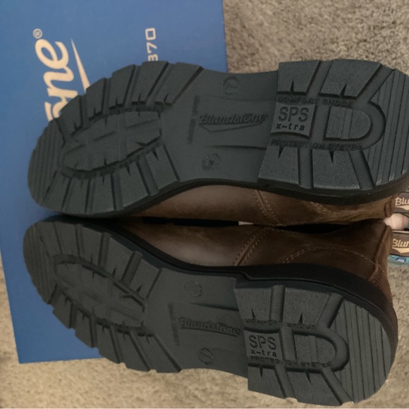 Blundstone Brown Ankle Boots - Picture 6 of 10